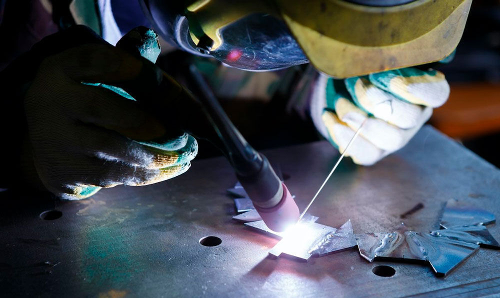 электролучевая наплавка. печь для отжига металла. непрерывное литье чугуна. резка толстого металла плазморезом. термическая обработка металлов отжиг.