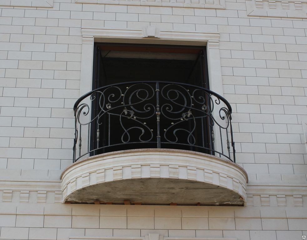 Ограждение балкона кованое на радиусном балкончике
