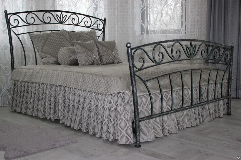 Кованая кровать в "классическом стиле"